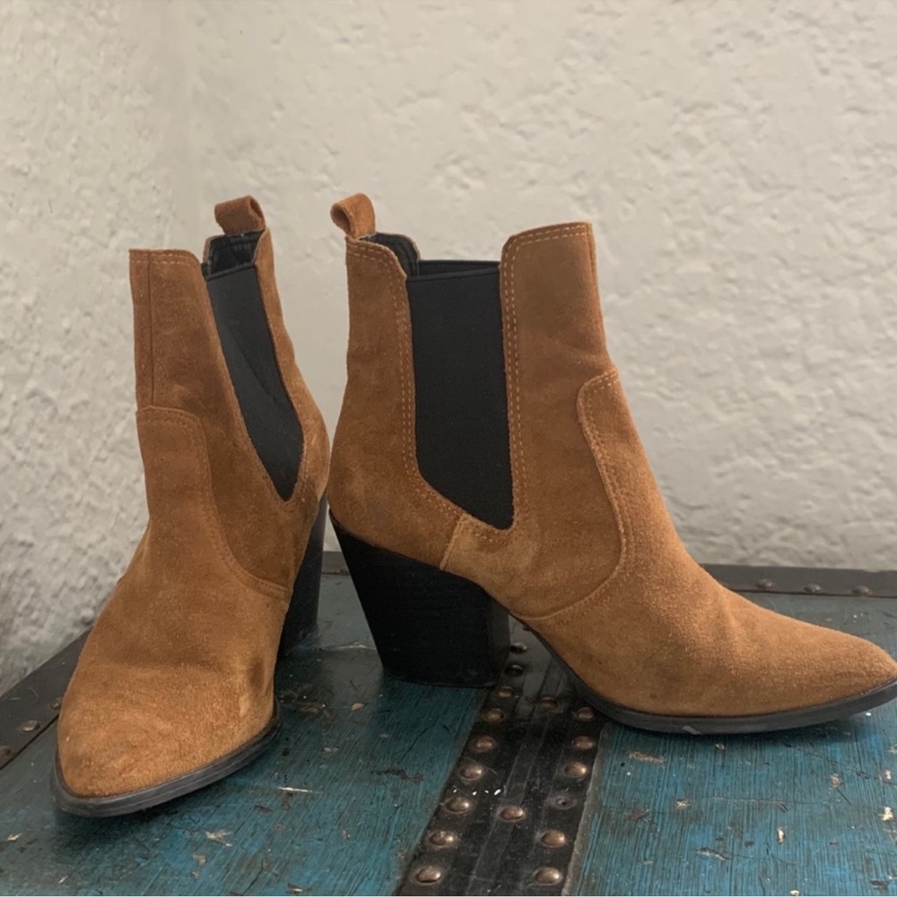 STEVE MADDEN brown suede booties
